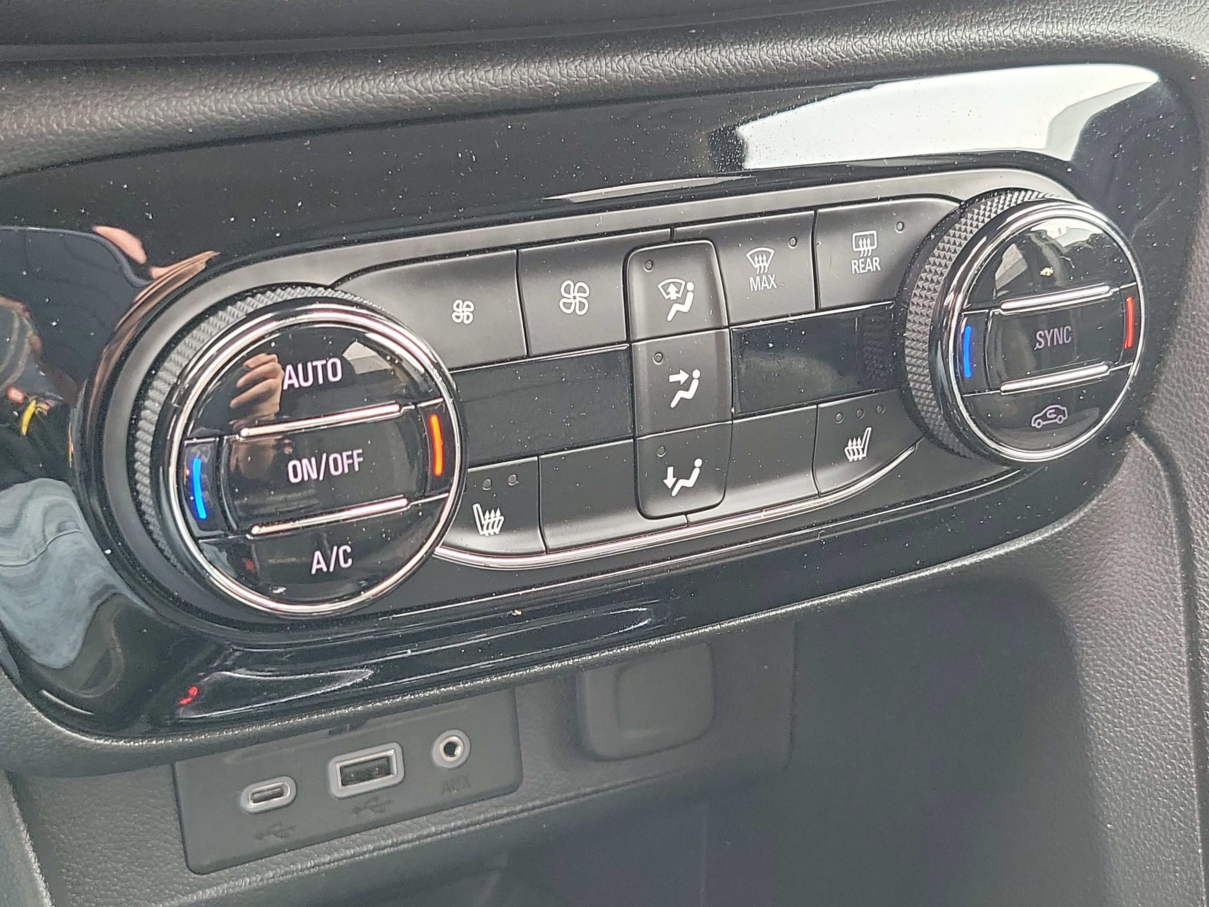 Used 2020 Buick Encore GX Select w/ Advanced Technology Package FWD image 23