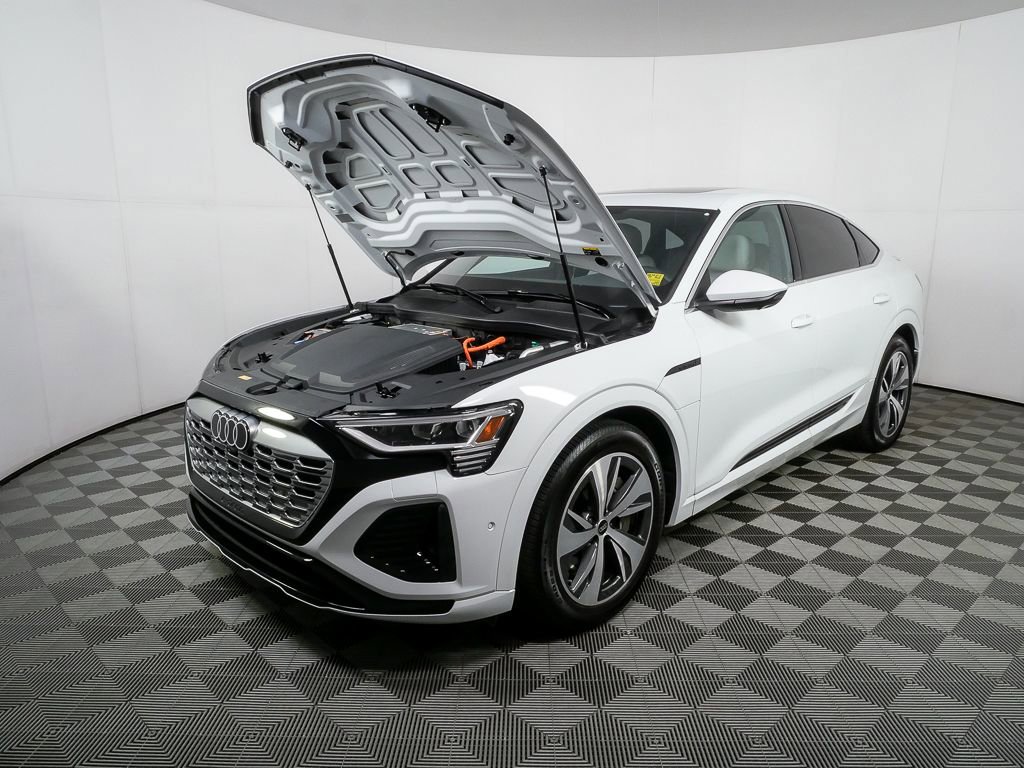 Certified 2024 Audi Q8 e-tron Premium Plus AWD/4WD image 35