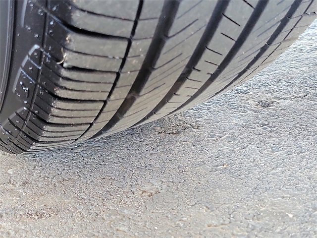 Certified 2025 Chevrolet Trax RS image 32