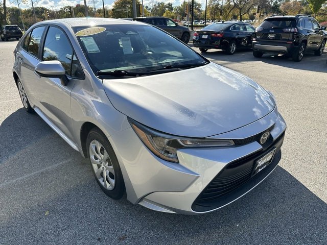 Used 2023 Toyota Corolla LE image 2