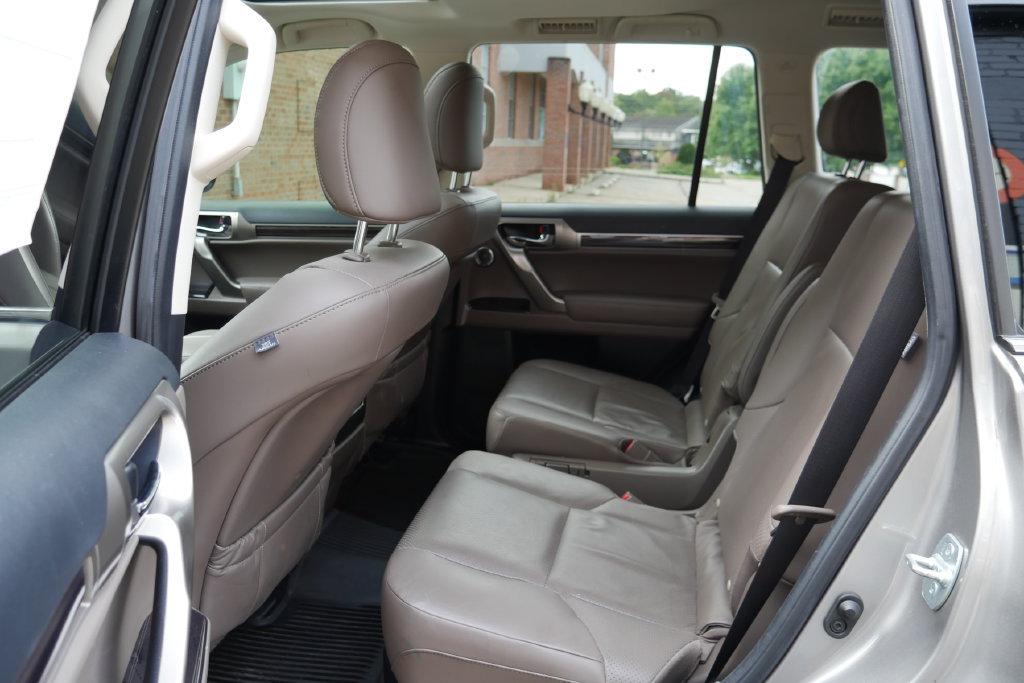 Used 2020 Lexus GX 460 Luxury w/ Luxury Sport Package AWD/4WD image 7