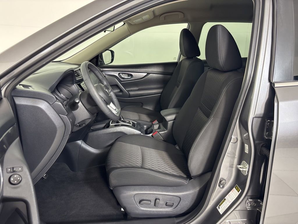 Used 2020 Nissan Rogue SV image 14