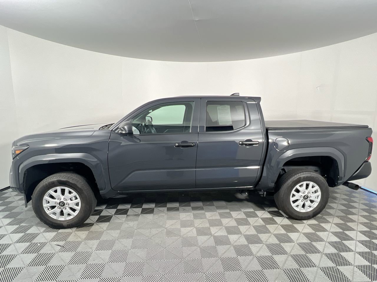 Used 2025 Toyota Tacoma SR AWD/4WD image 6