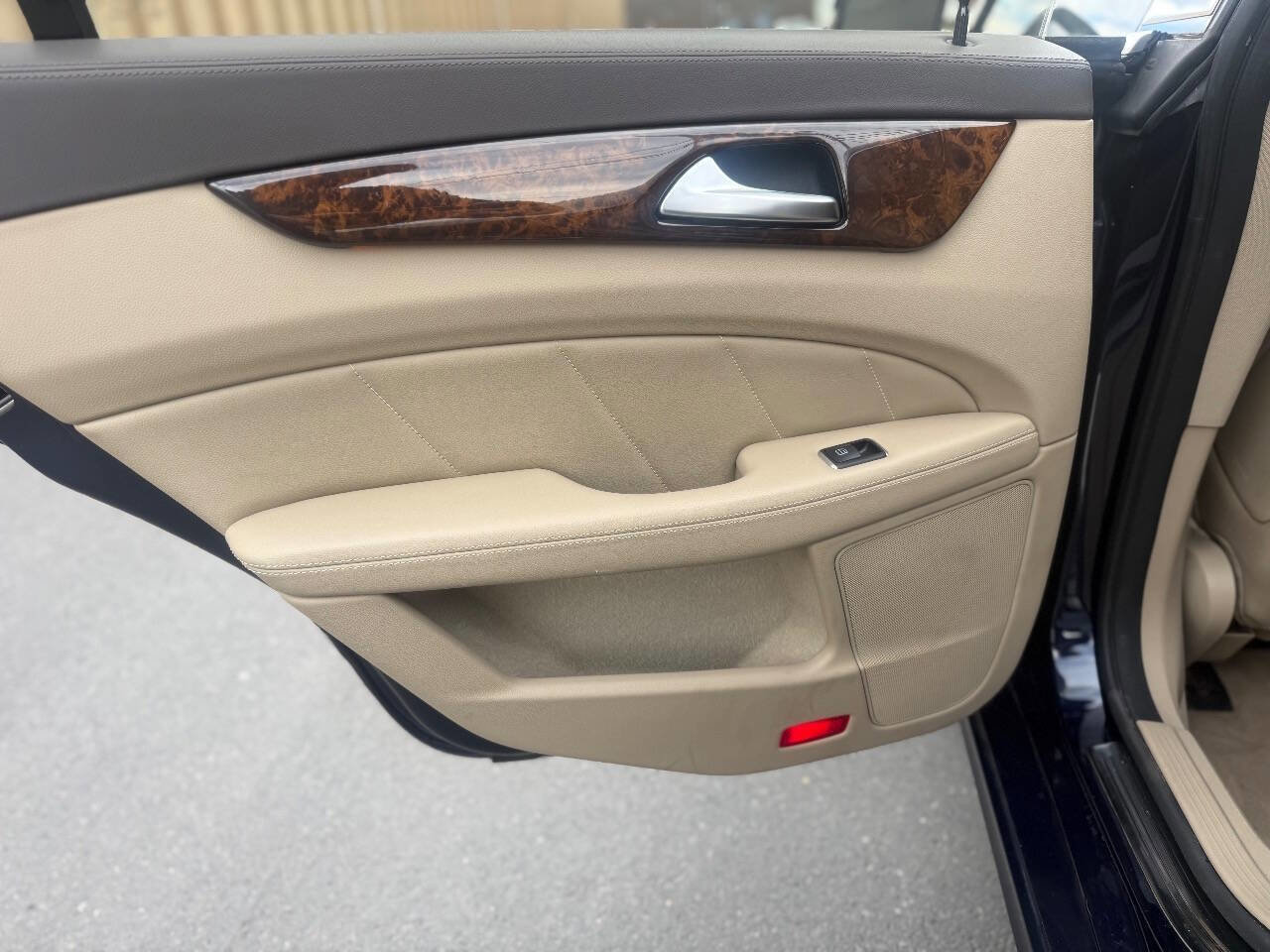 Used 2012 Mercedes-Benz CLS 550 4MATIC image 32