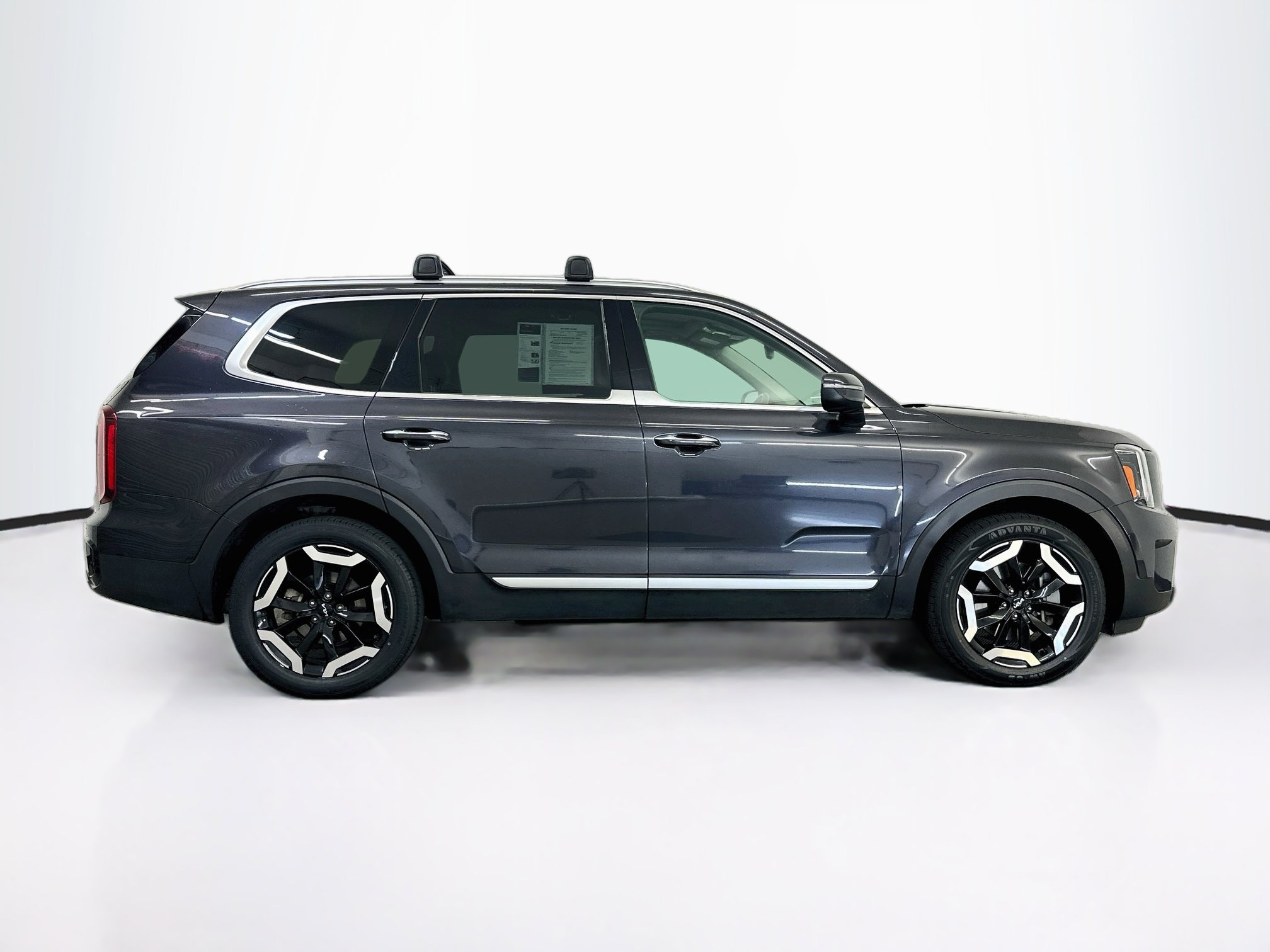 Used 2025 Kia Telluride S AWD/4WD image 10