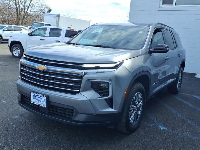 Used 2026 Chevrolet Traverse LT w/ Driver Confidence Package AWD/4WD image 3
