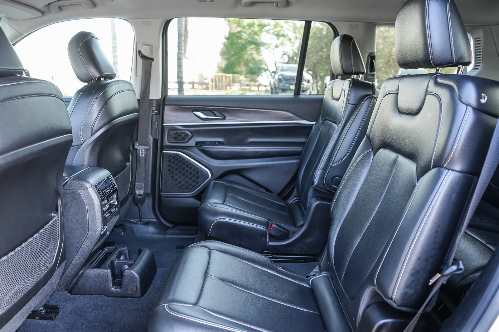 Used 2023 Jeep Grand Cherokee L Limited image 18