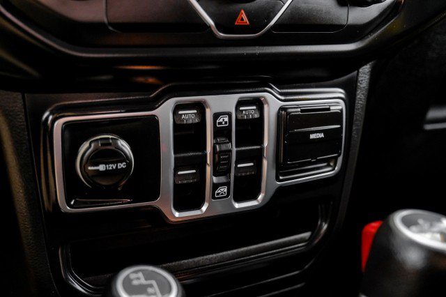 Used 2018 Jeep Wrangler Unlimited Sport S AWD/4WD image 25