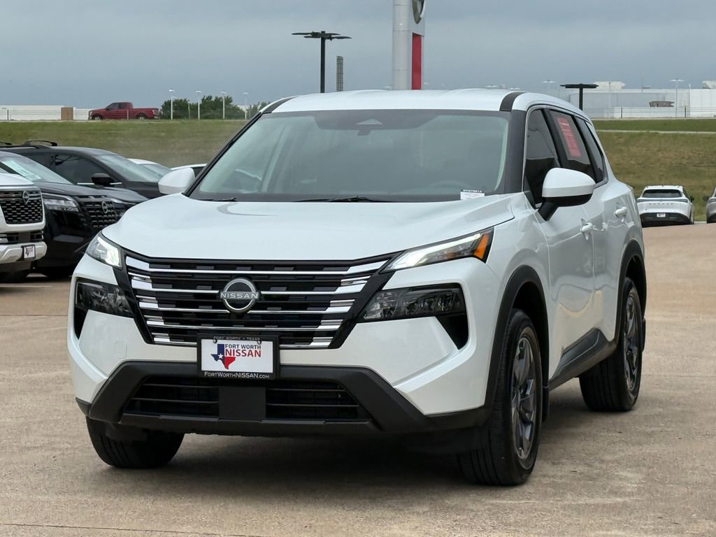 Used 2026 Nissan Rogue SV FWD image 4