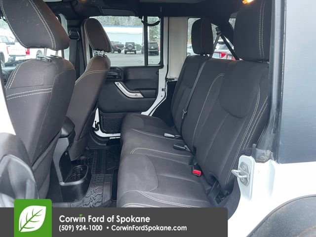 Used 2015 Jeep Wrangler Unlimited Rubicon w/ Connectivity Group image 17