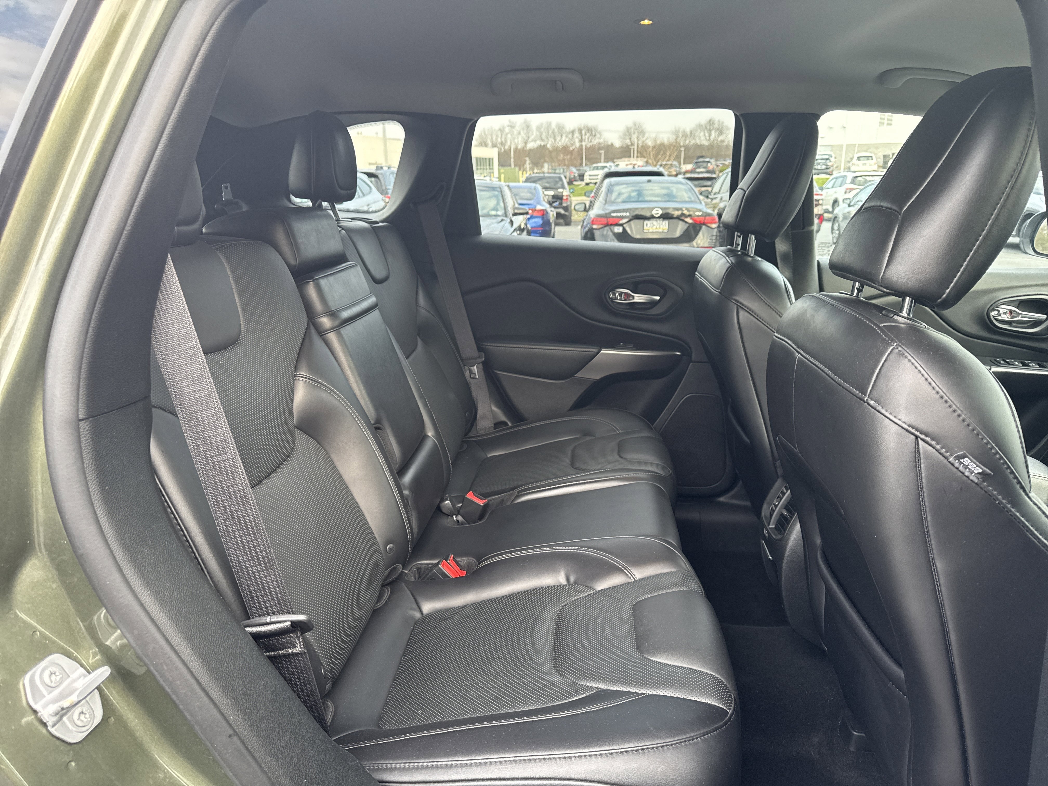Used 2019 Jeep Cherokee Limited image 13