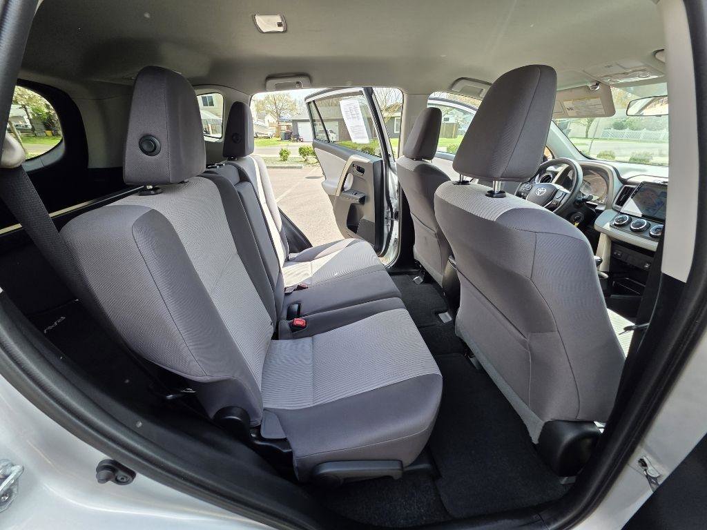 Used 2014 Toyota RAV4 LE AWD/4WD image 16
