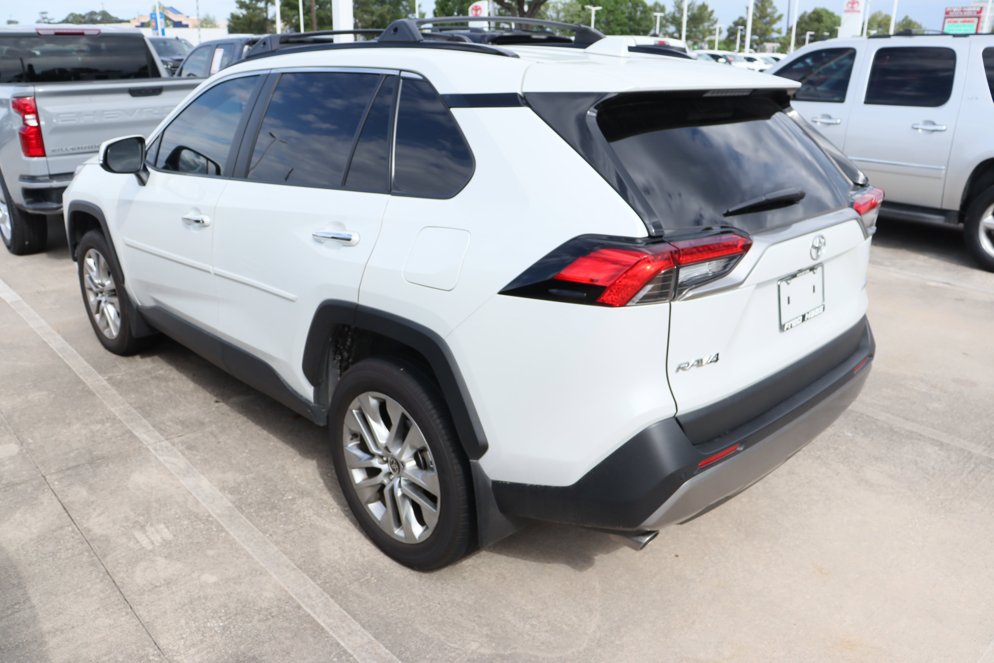 Used 2025 Toyota RAV4 Limited image 5