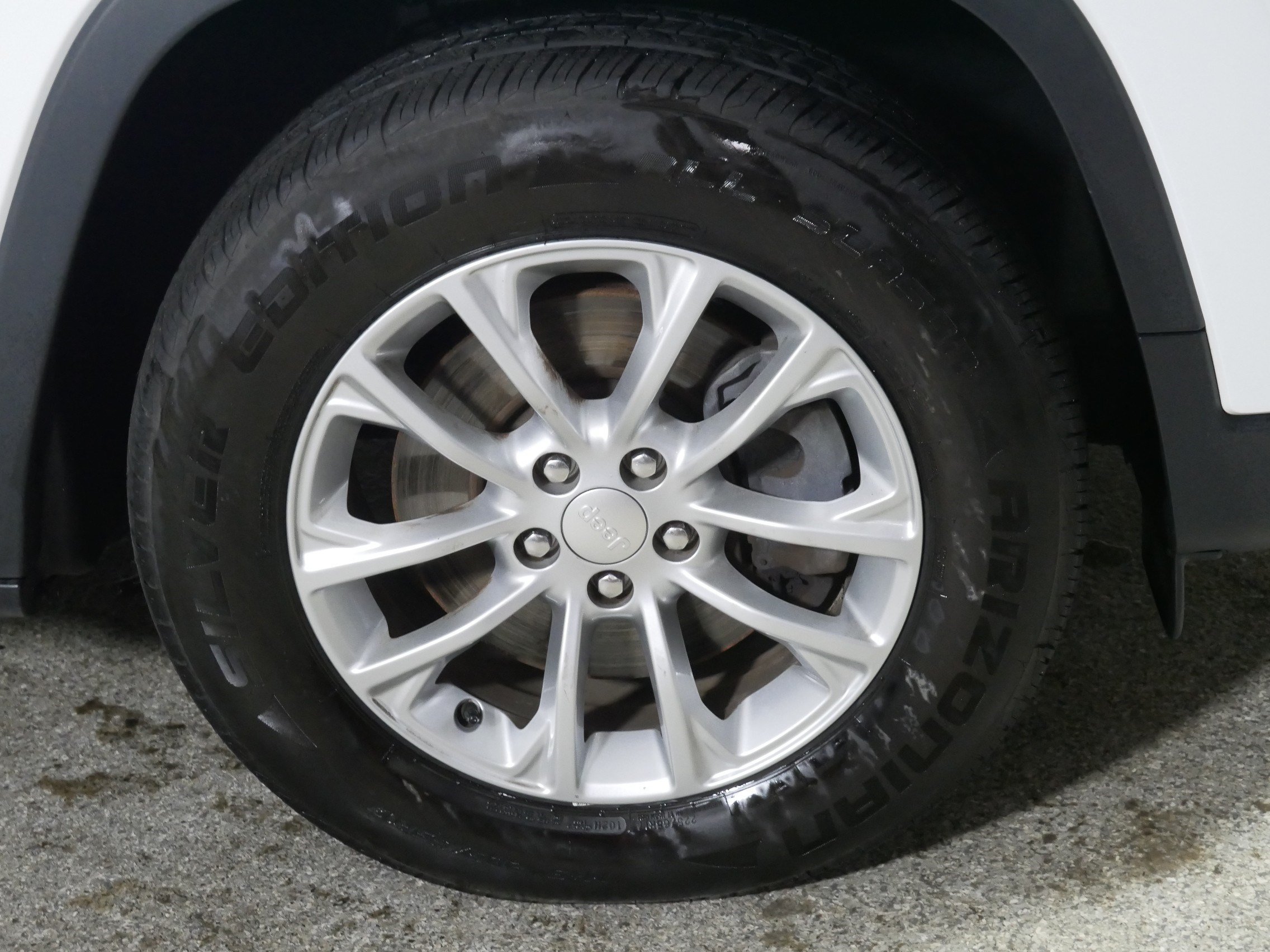 Used 2019 Jeep Cherokee Latitude w/ Cold Weather Group AWD/4WD image 15