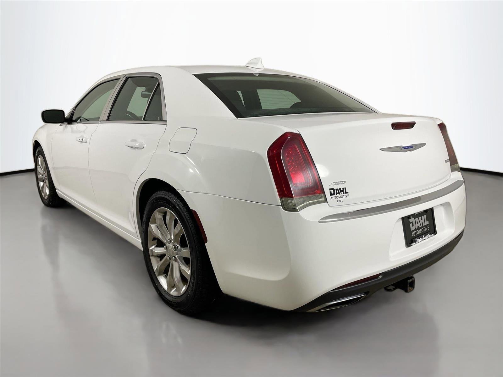 Used 2018 Chrysler 300 Touring image 5