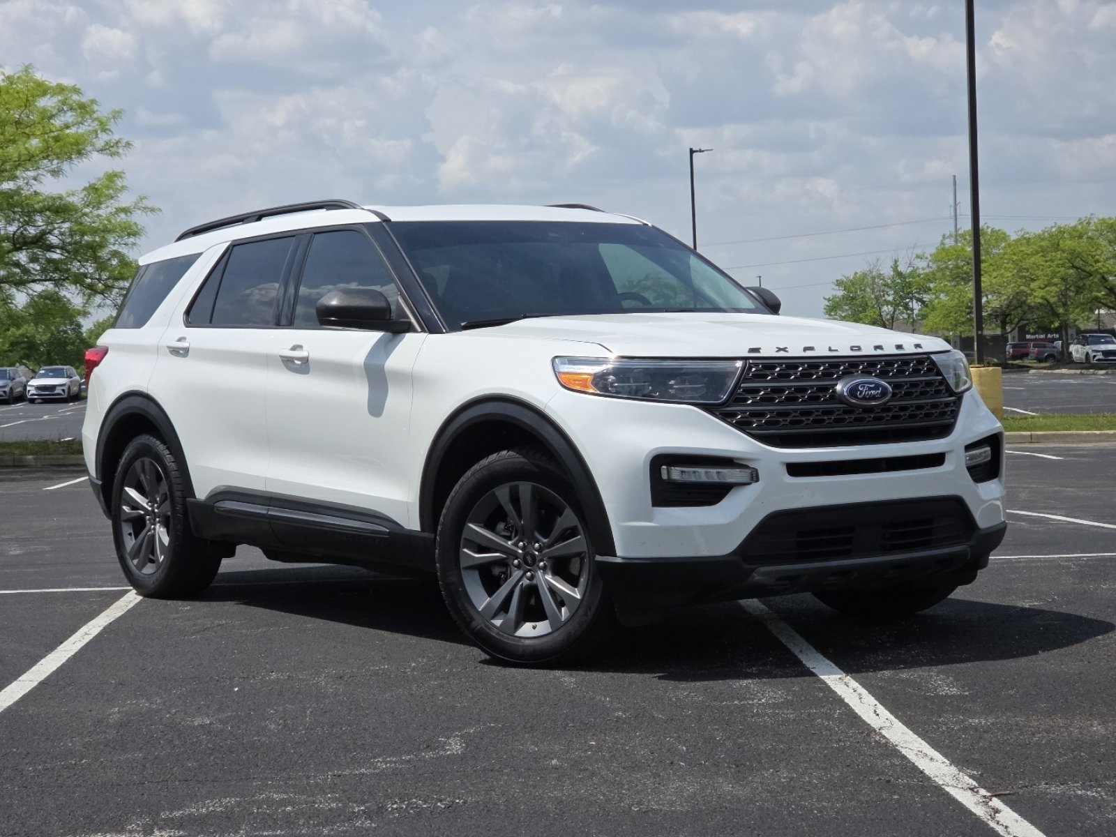 Used 2021 Ford Explorer XLT w/ Equipment Group 202A AWD/4WD image 2
