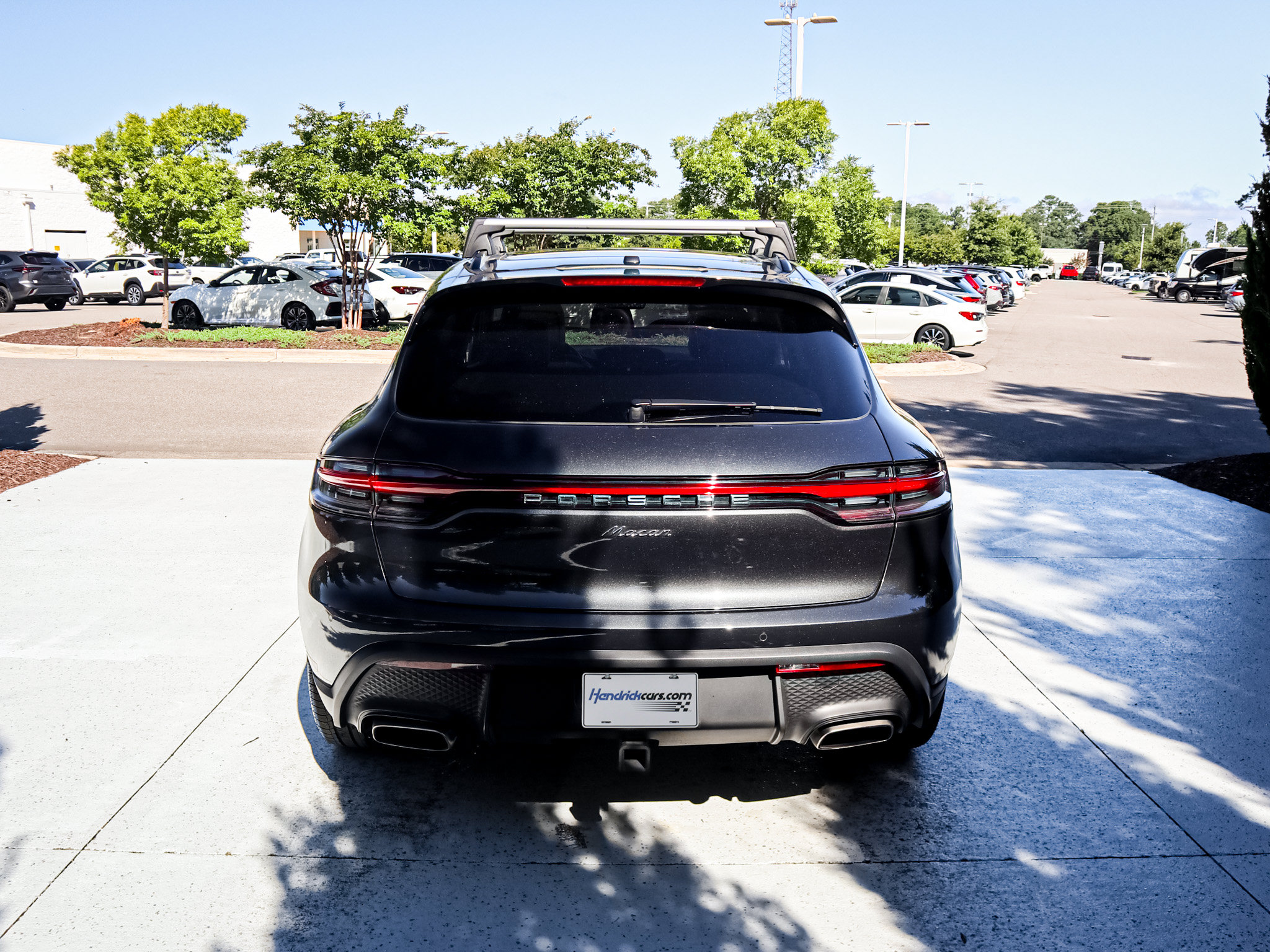 Used 2025 Porsche Macan AWD/4WD image 10