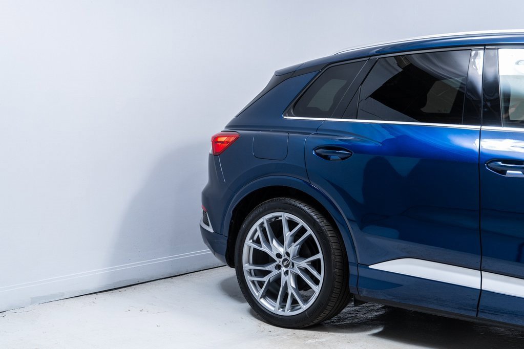 Used 2025 Audi Q4 e-tron Prestige w/ Sport Package image 11