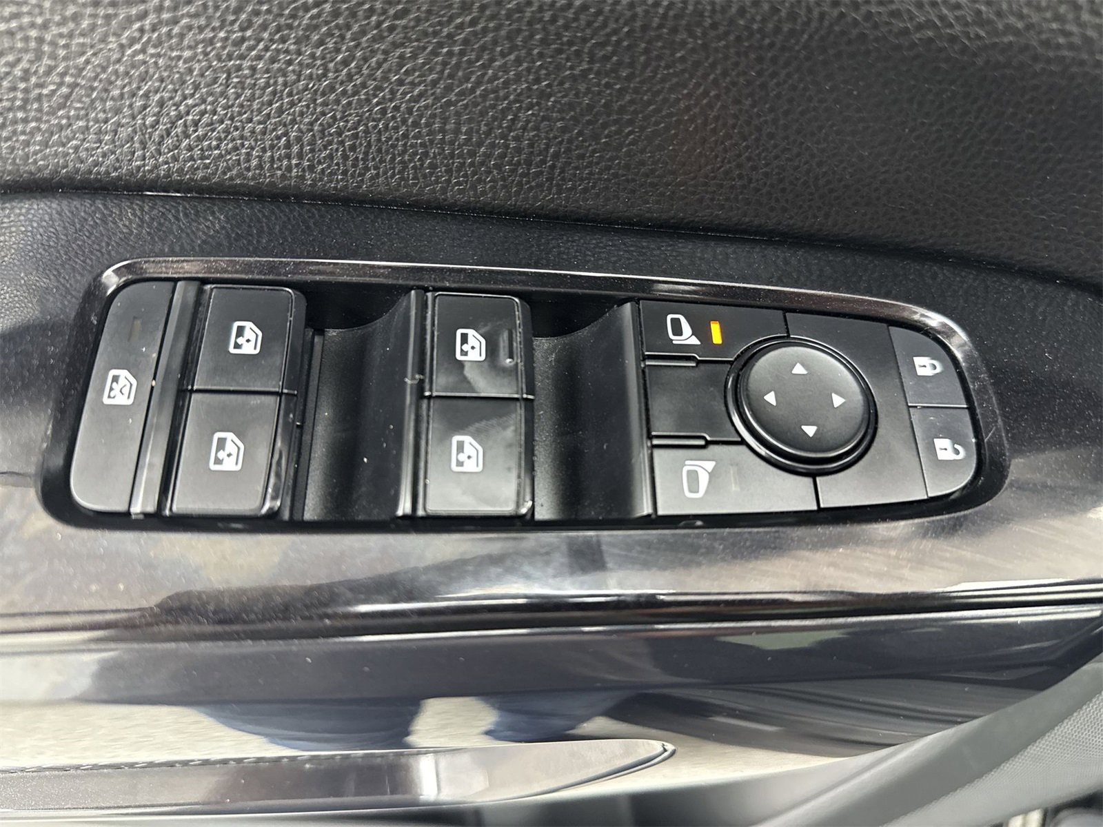 Used 2022 Nissan Pathfinder S image 18