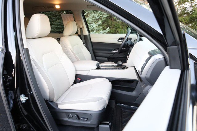 Certified 2025 Nissan Pathfinder SL FWD image 30