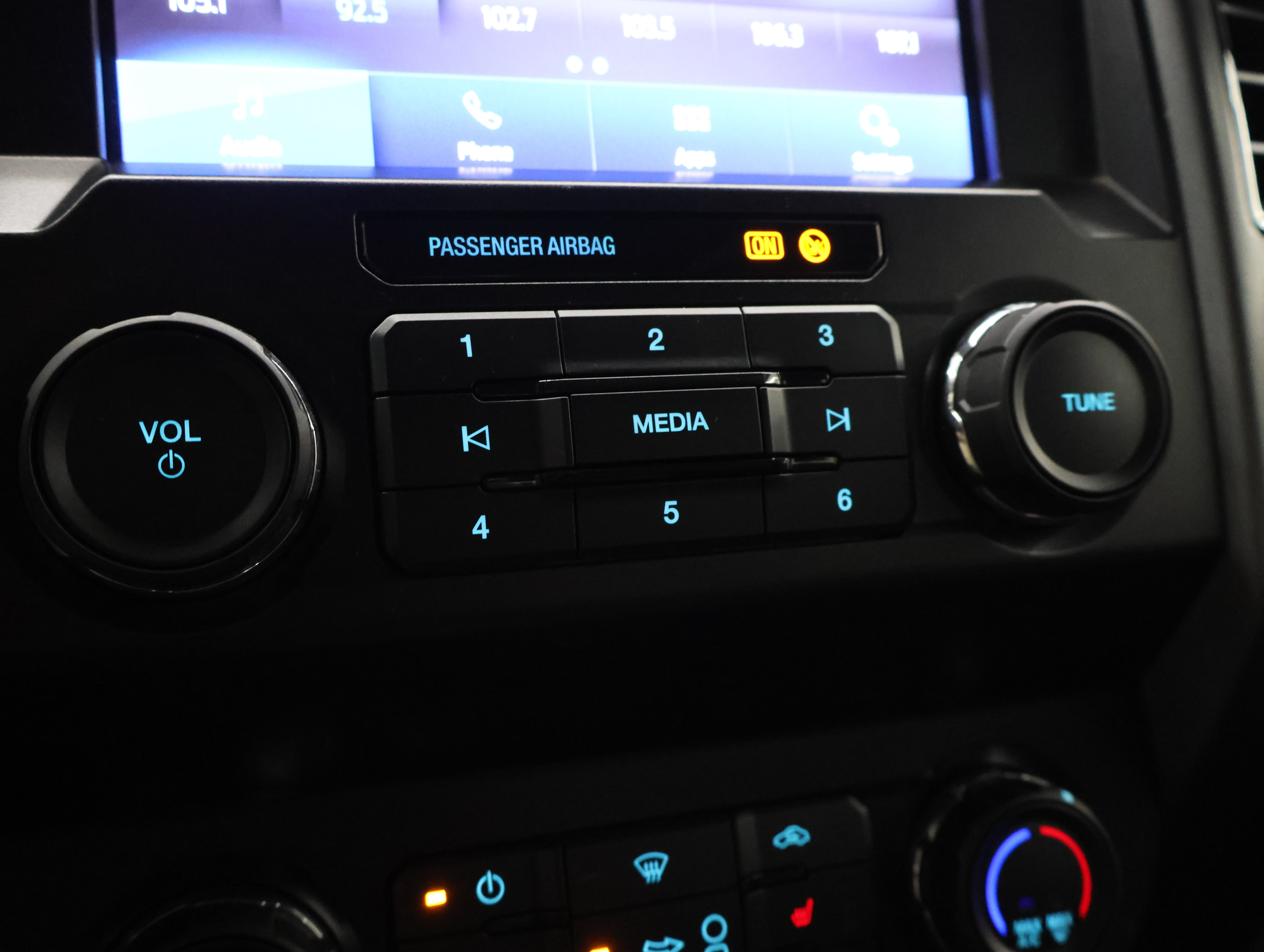 Used 2021 Ford F250 XLT w/ XLT Premium Package AWD/4WD image 47