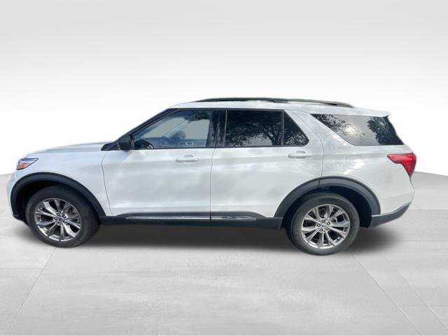 Used 2022 Ford Explorer XLT w/ Equipment Group 202A AWD/4WD image 9