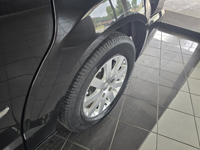 Used 2015 Chrysler Town & Country Touring w/ Driver Convenience Group FWD image 39