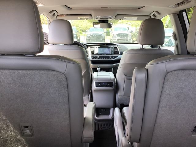 Used 2019 Toyota Highlander XLE AWD/4WD image 50