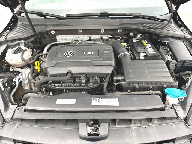 Used 2016 Volkswagen Golf 2-Door FWD image 27