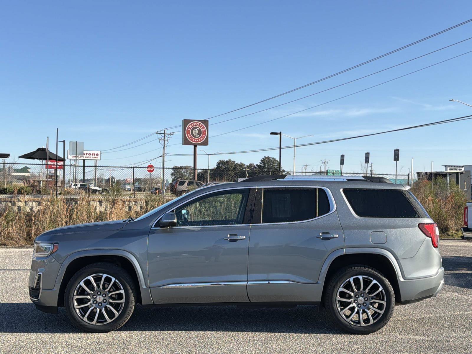 Used 2023 GMC Acadia Denali w/ Denali Ultimate Package image 8
