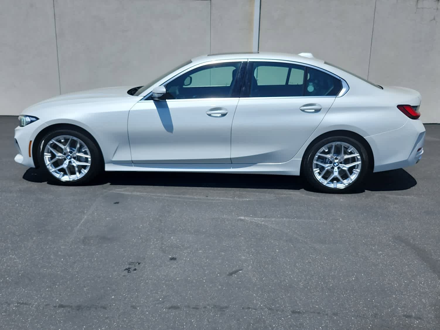 Used 2025 BMW 330i Sedan RWD image 4