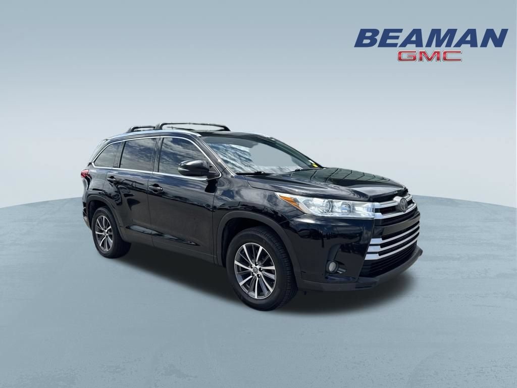 Used 2019 Toyota Highlander XLE FWD image 1