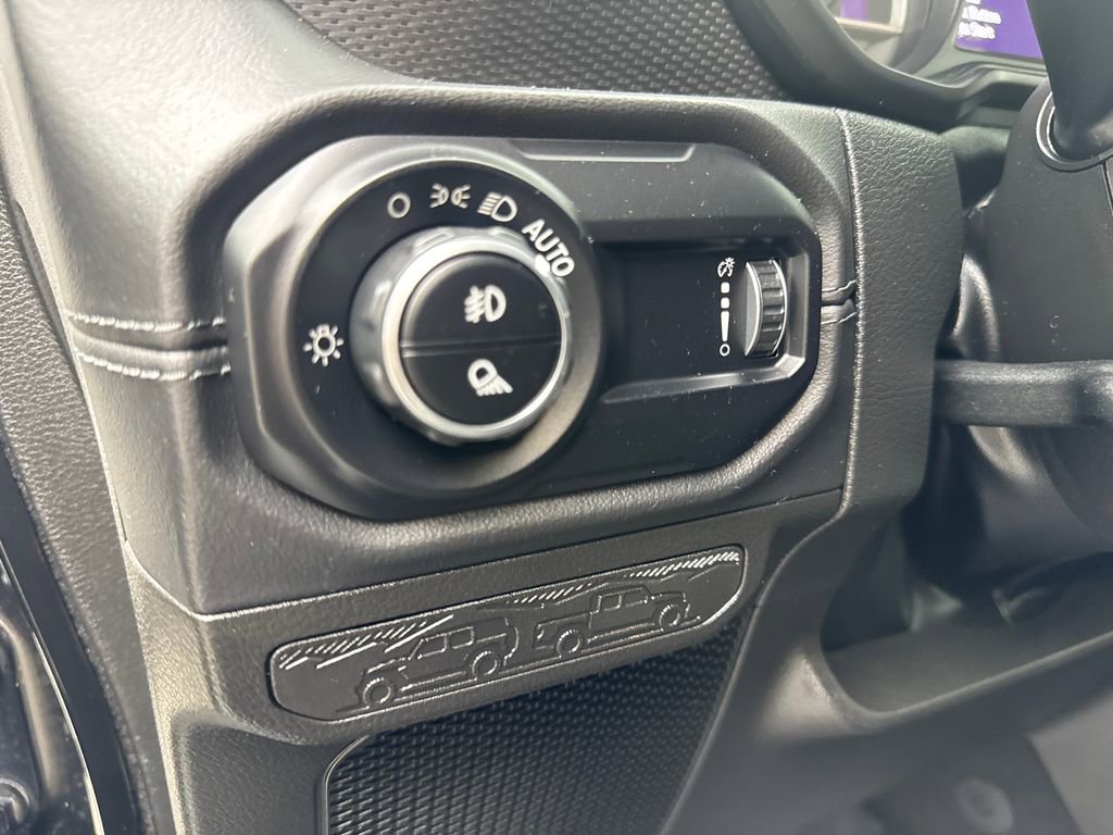 Used 2024 Jeep Gladiator Rubicon w/ Technology Group AWD/4WD image 56