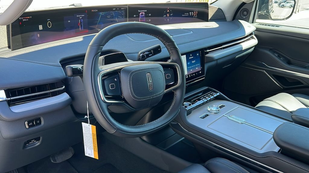 New 2025 Lincoln Navigator Reserve AWD/4WD image 6