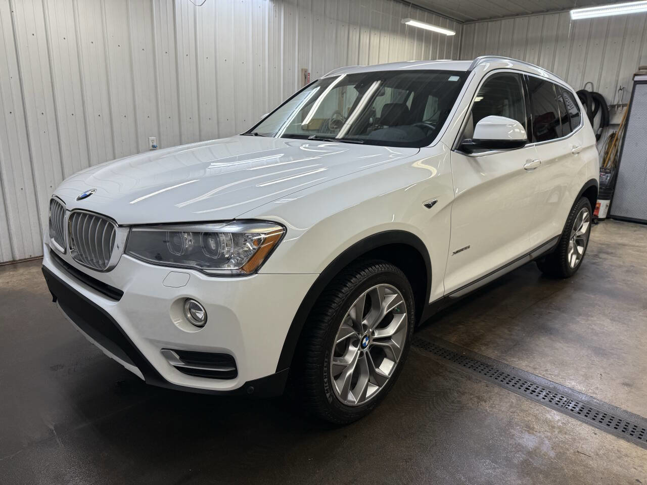 Used 2017 BMW X3 xDrive35i AWD/4WD image 2