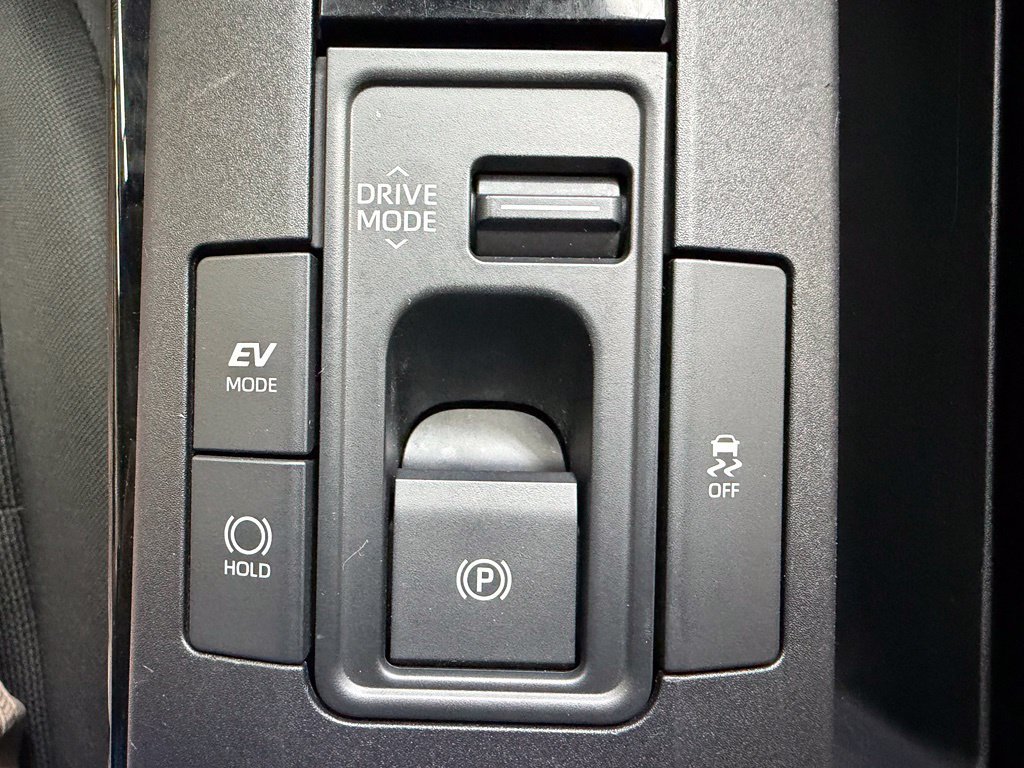Used 2025 Toyota Prius LE FWD image 24