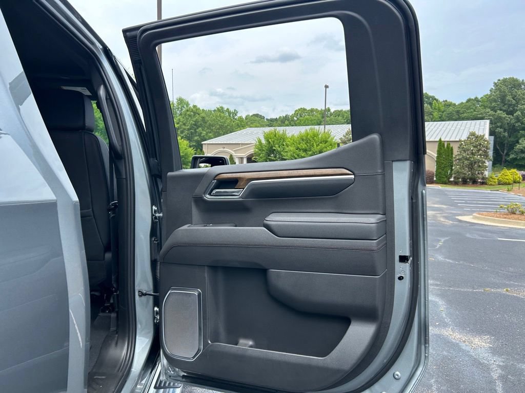 Used 2026 Chevrolet Silverado 1500 High Country w/ LPO, Dark Essentials Package AWD/4WD image 62