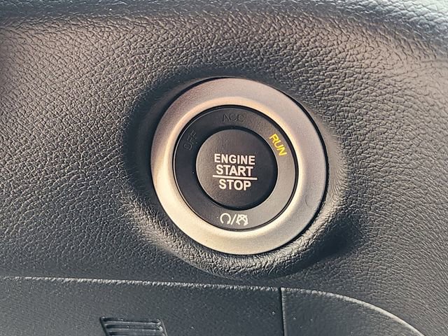 Used 2025 Chrysler Pacifica Select FWD image 20
