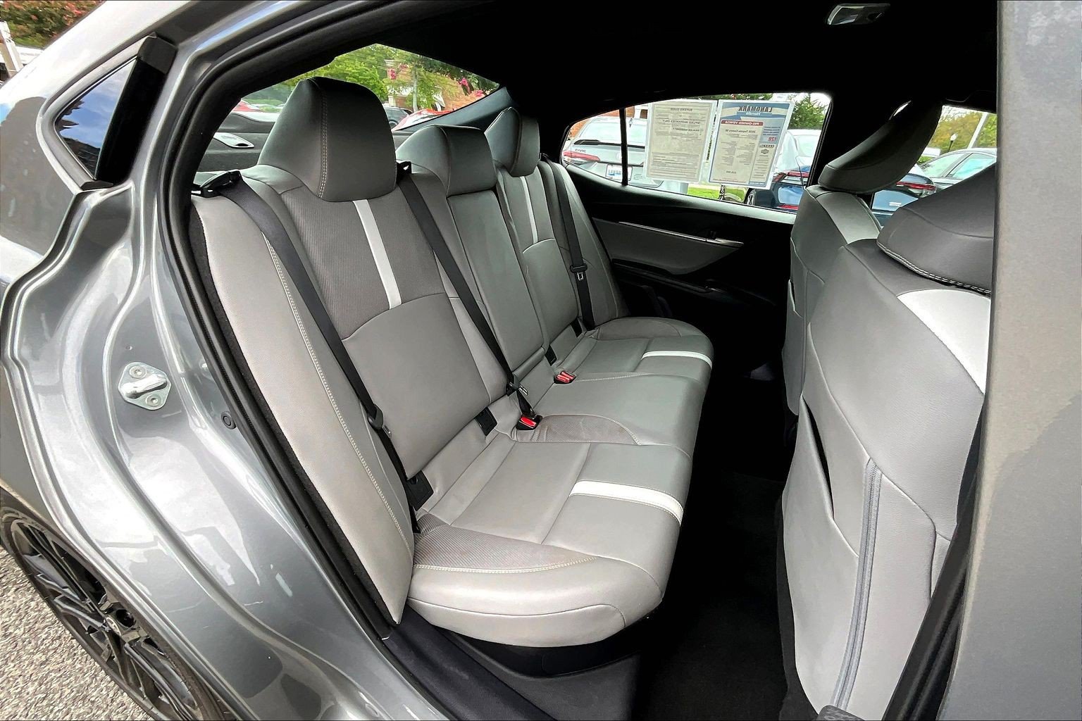 Used 2025 Toyota Camry SE FWD image 27