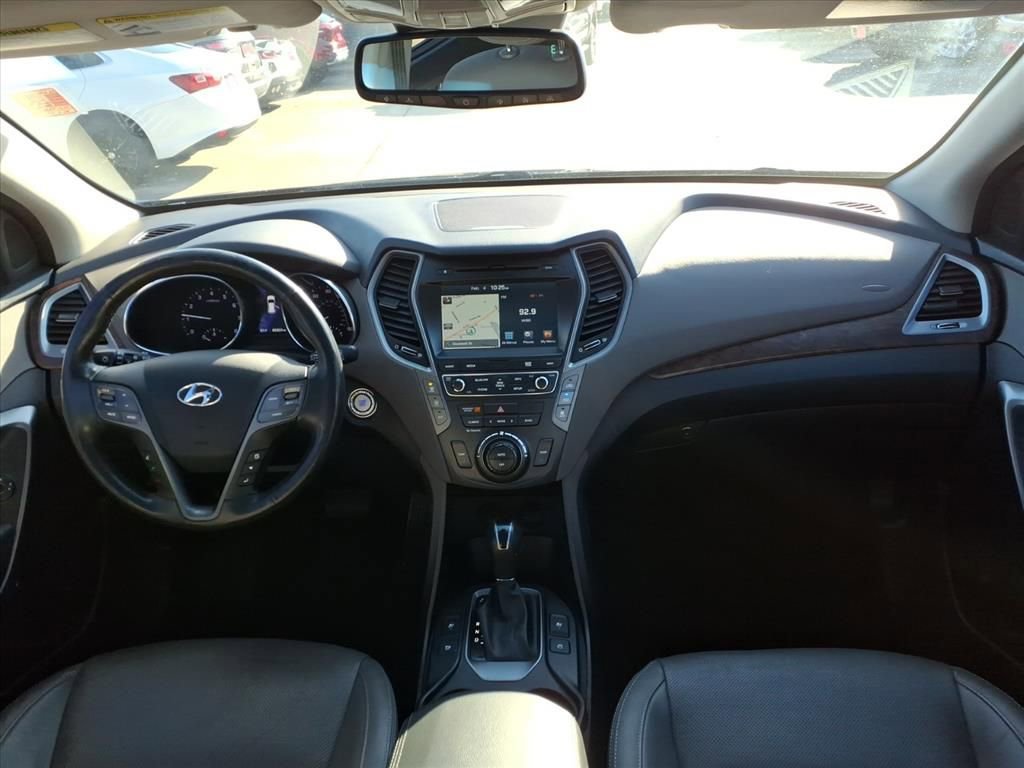 Used 2017 Hyundai Santa Fe SE image 14