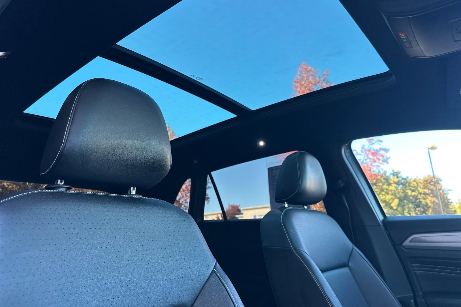 Used 2020 Volkswagen Atlas Cross Sport SEL image 14