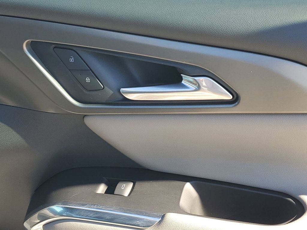 Used 2025 Chevrolet Traverse LT image 49