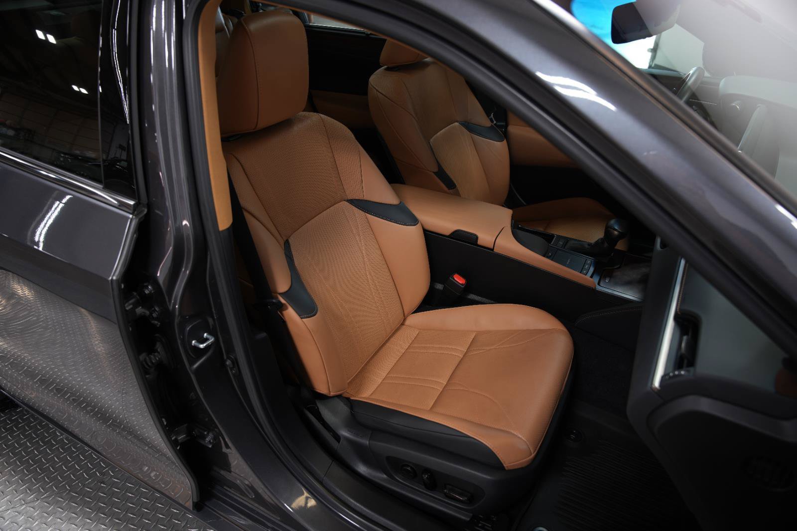 Used 2022 Lexus ES 350 Ultra Luxury w/ Accessory Package 2 FWD image 19