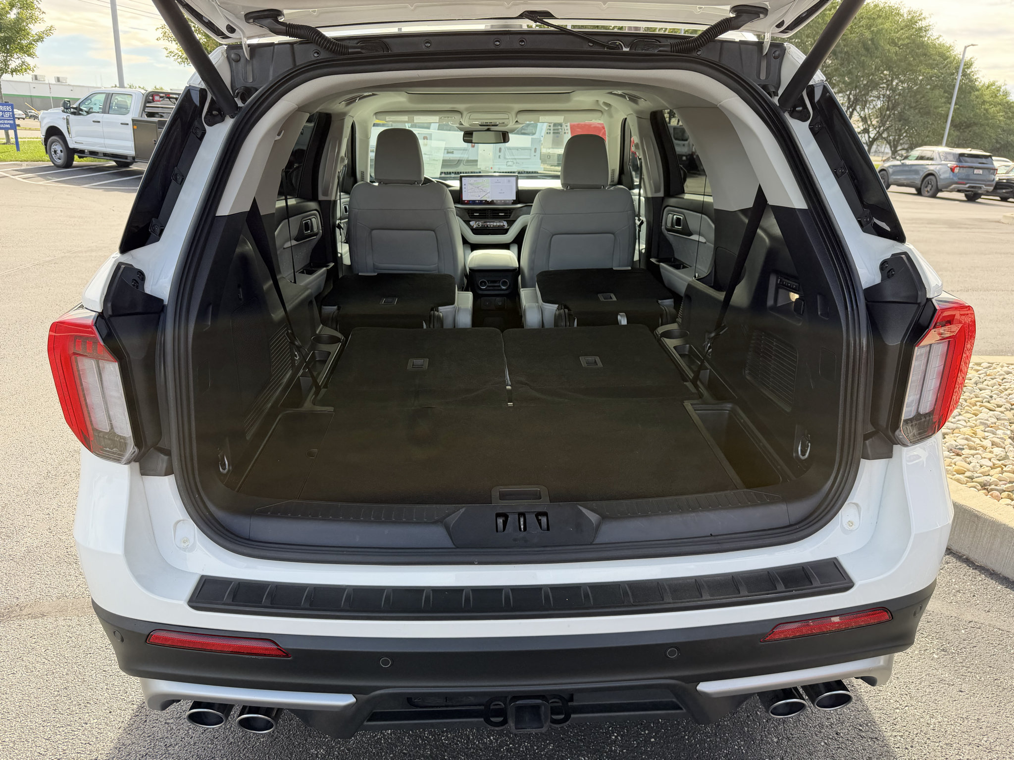 Used 2025 Ford Explorer Platinum w/ Ultimate Package AWD/4WD image 24