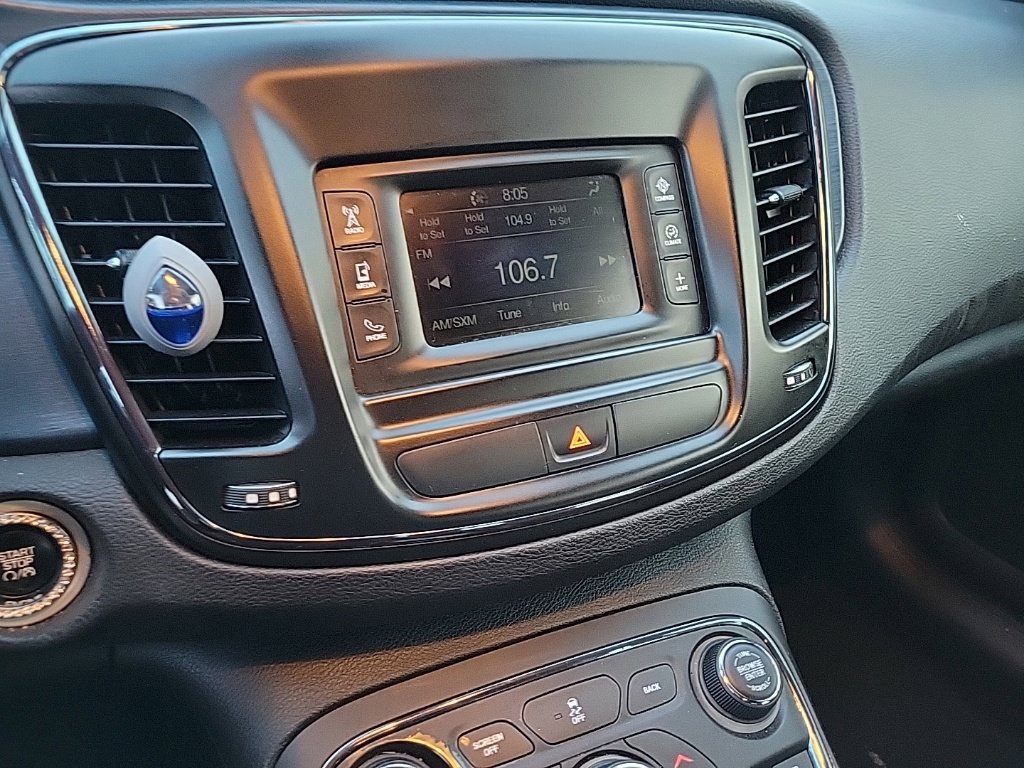 Used 2015 Chrysler 200 S FWD image 9