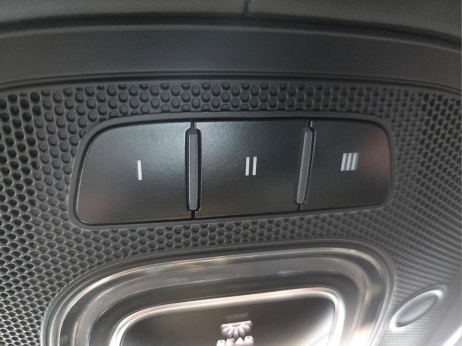 Used 2018 Bentley Bentayga image 22