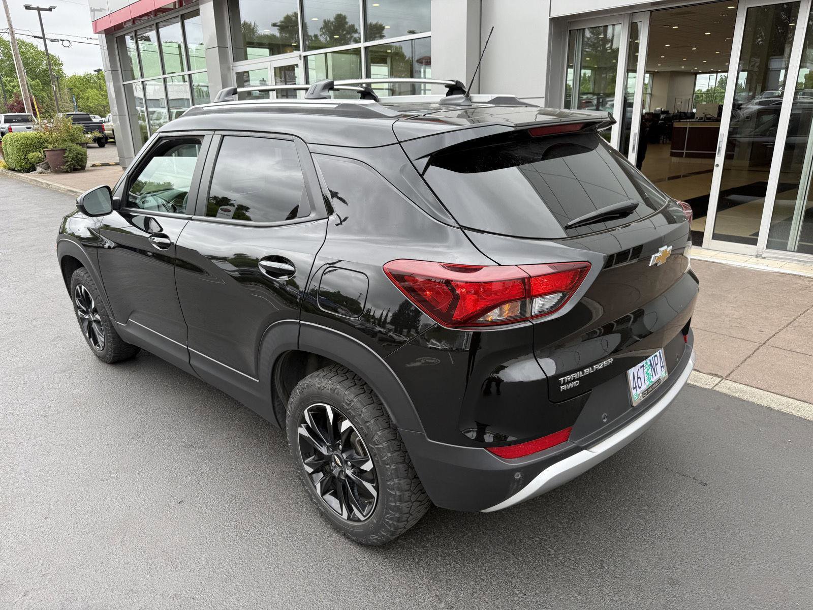 Used 2022 Chevrolet TrailBlazer LT w/ Convenience Package AWD/4WD image 3