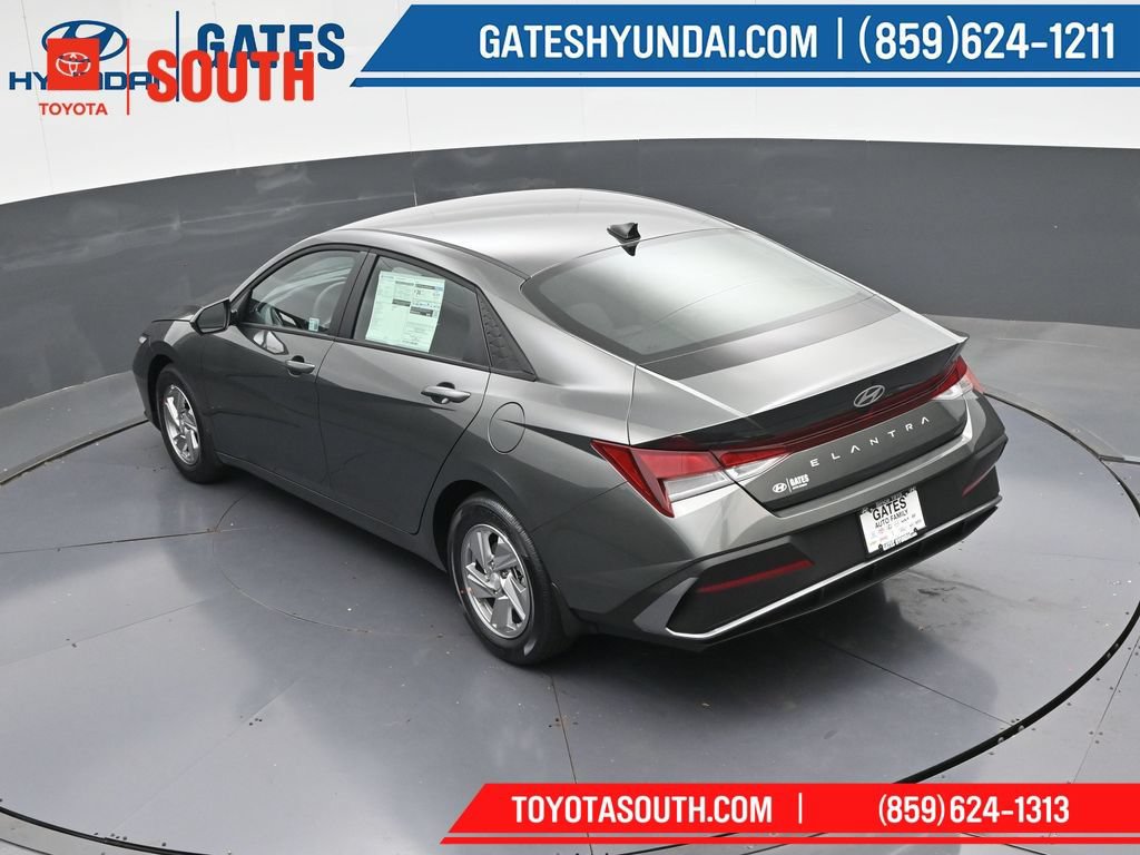 Used 2025 Hyundai Elantra SE FWD image 46