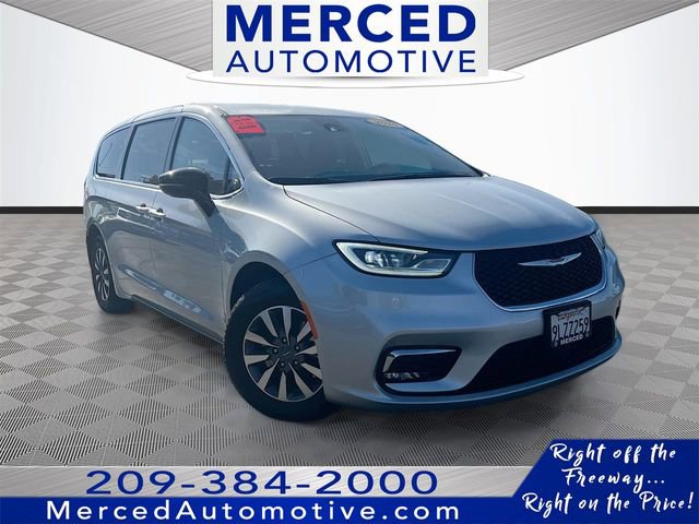 Used 2024 Chrysler Pacifica Select