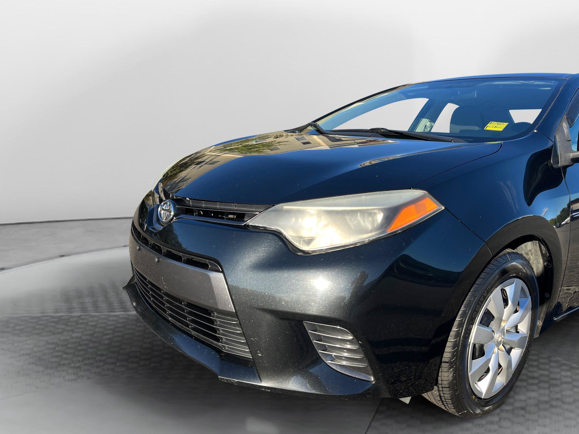 Used 2015 Toyota Corolla LE FWD image 25